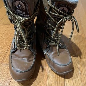 Noval womens waterproof boots sz 6